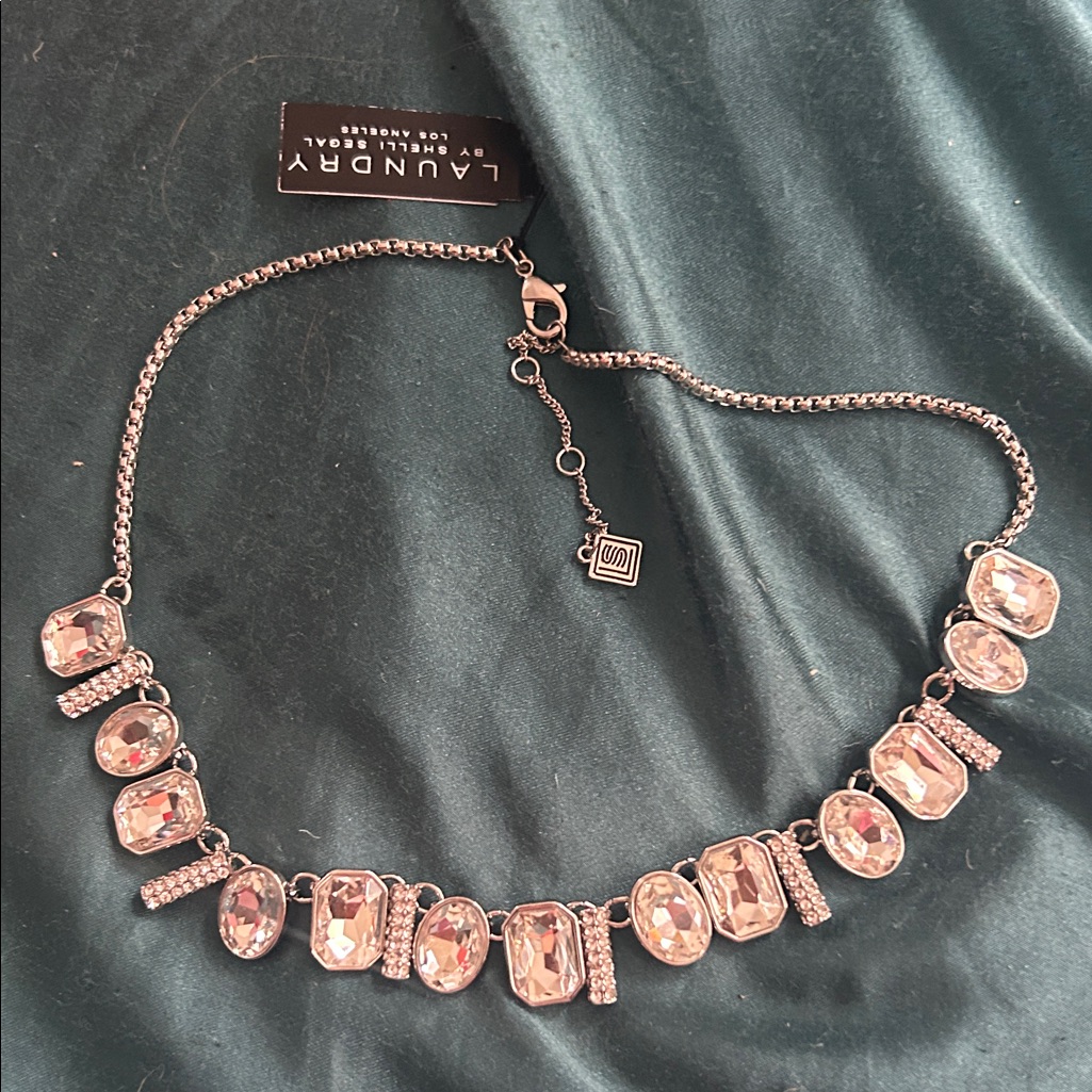 Laundry By Shelli Segal Los Angeles Silver Crystal Necklace Nwt 15$